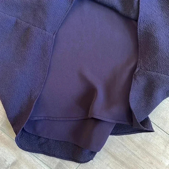 Aritzia Babaton Plum Eggplant Purple Tank Blouse V-Neck Textured Sz M - Picture 4 of 6